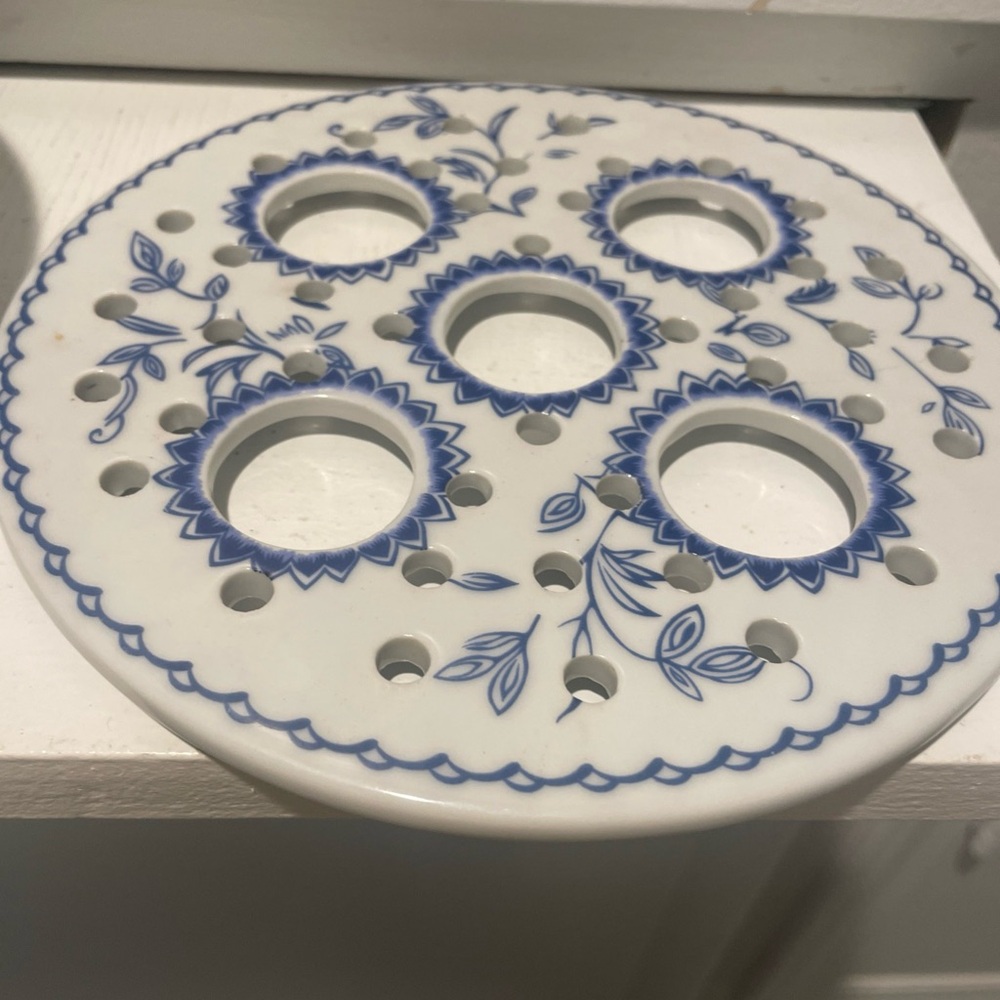 Vintage MAM Motlahedeh  Blue and White Floral Ceramic Flower Frog - Picture 8 of 12